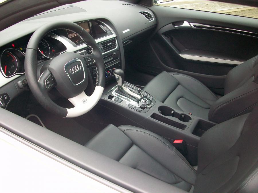 Интерьер Audi A5 Coupe PS by PPI Automotive 2009 года  (фото 5 из 9)